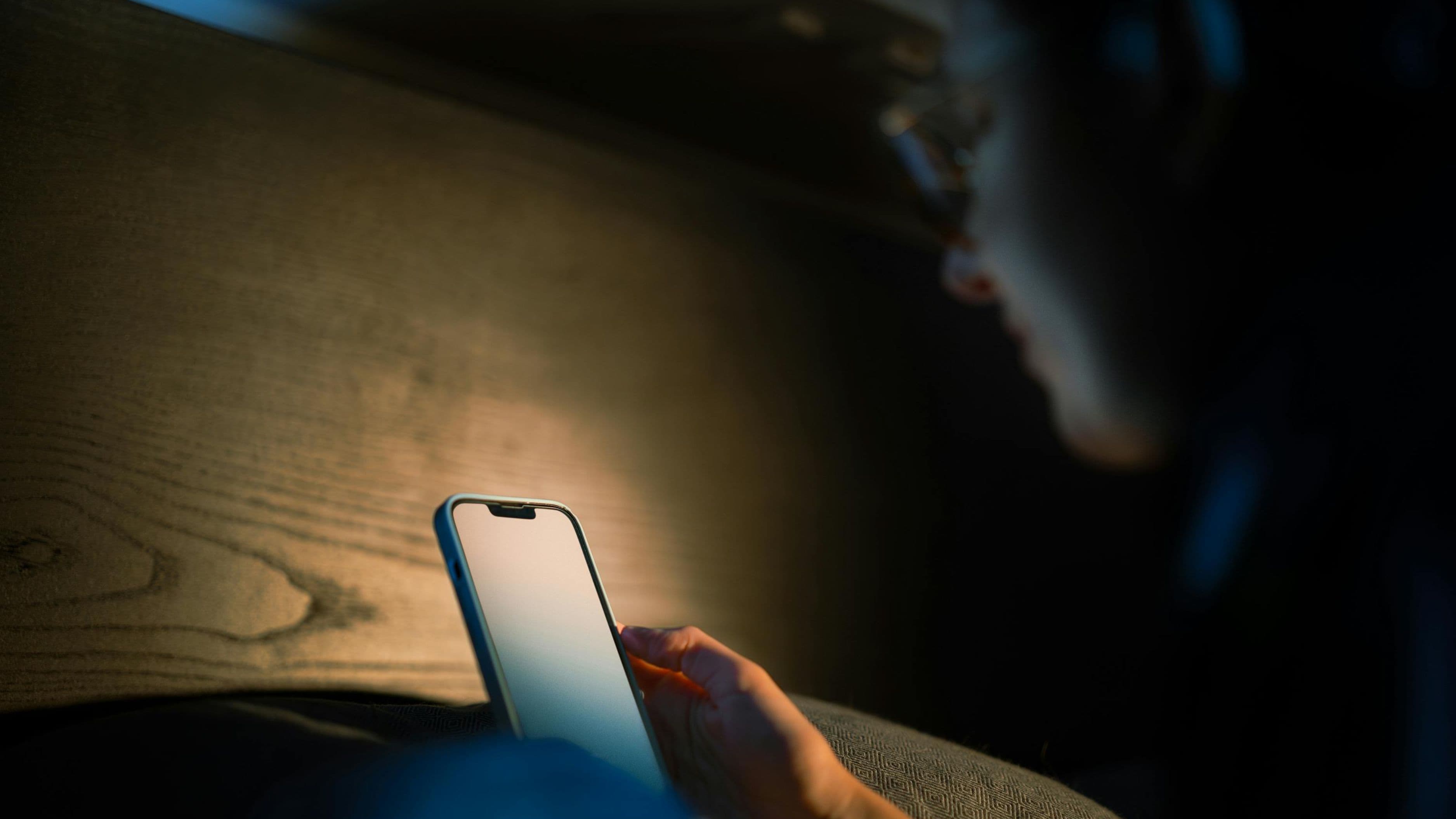 How Blue Light Blockers Affect Sleep Architecture in Men Over 35