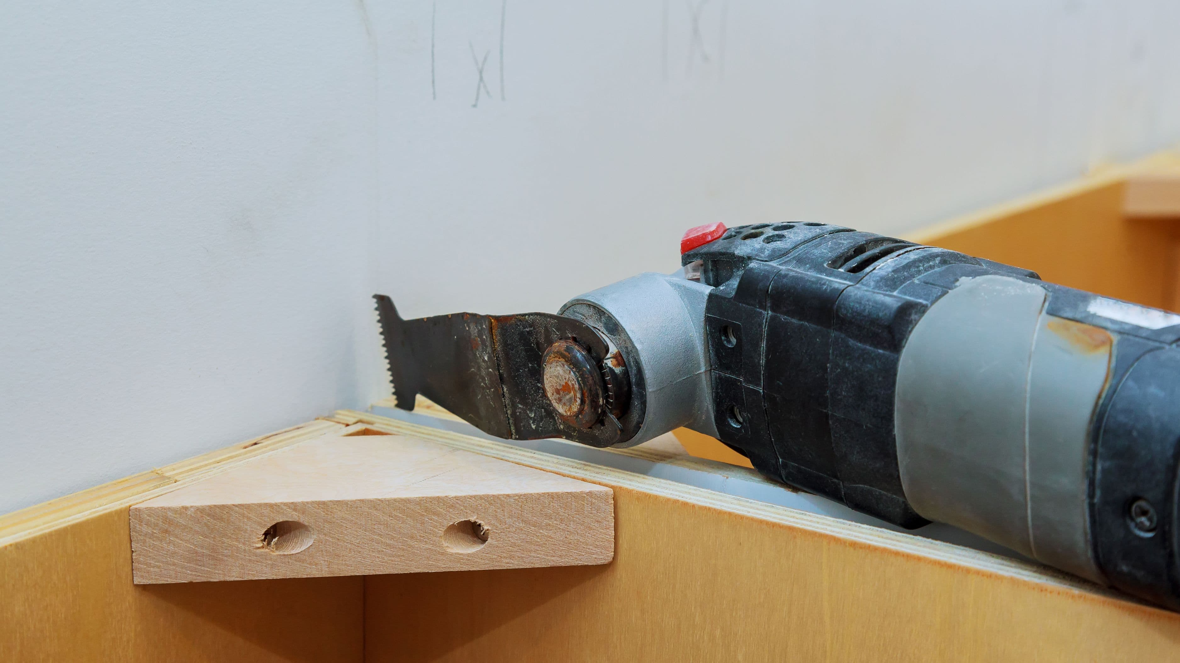 Rotary Tool VS. Oscillating Tool: Which Is More Useful at Home?